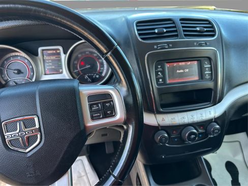 Used 2019 Dodge Journey SE w/ Connectivity Group FWD image 32