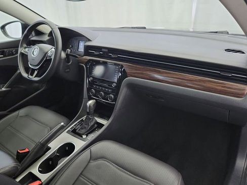Used 2022 Volkswagen Passat 2.0T image 26