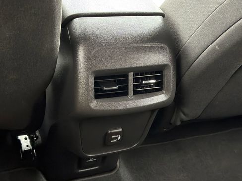 Used 2023 Chevrolet Equinox LT image 28