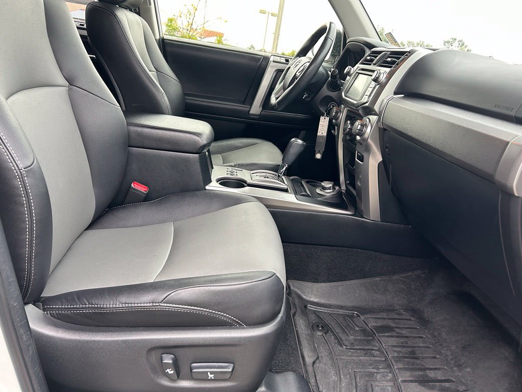 Used 2017 Toyota 4Runner SR5 Premium AWD/4WD image 31