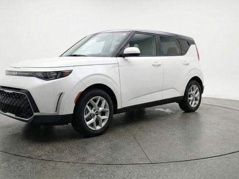 Used 2025 Kia Soul LX w/ LX Technology Package image 3