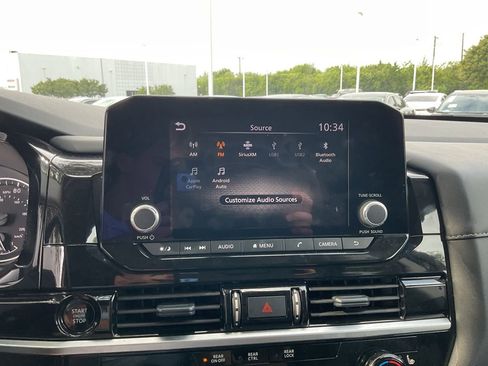 Used 2025 Nissan Pathfinder SV FWD image 27