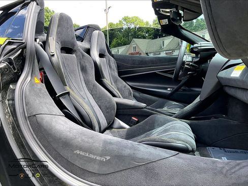 Used 2026 McLaren 750S Spider RWD image 8