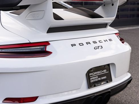Certified 2018 Porsche 911 GT3 RWD image 12