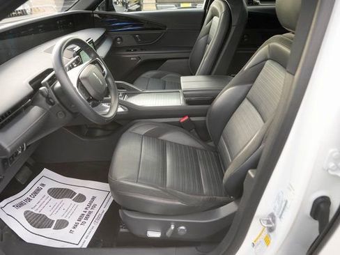 Used 2024 Lincoln Nautilus Reserve w/ Equipment Group 202A image 9