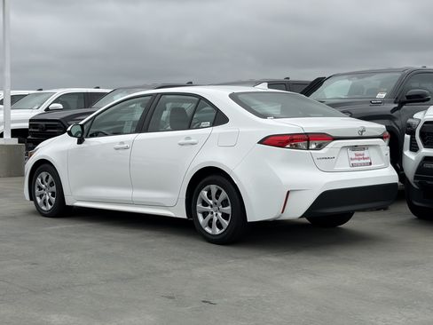 Certified 2023 Toyota Corolla LE FWD image 5