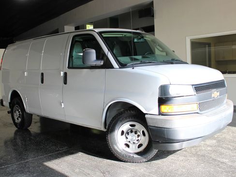 Used 2018 Chevrolet Express 2500 w/ Driver Convenience Package image 23