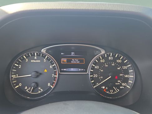 Used 2018 Nissan Pathfinder S FWD image 27