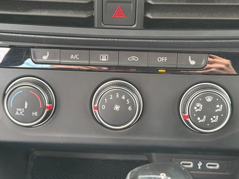 Used 2024 Volkswagen Jetta Sport image 31