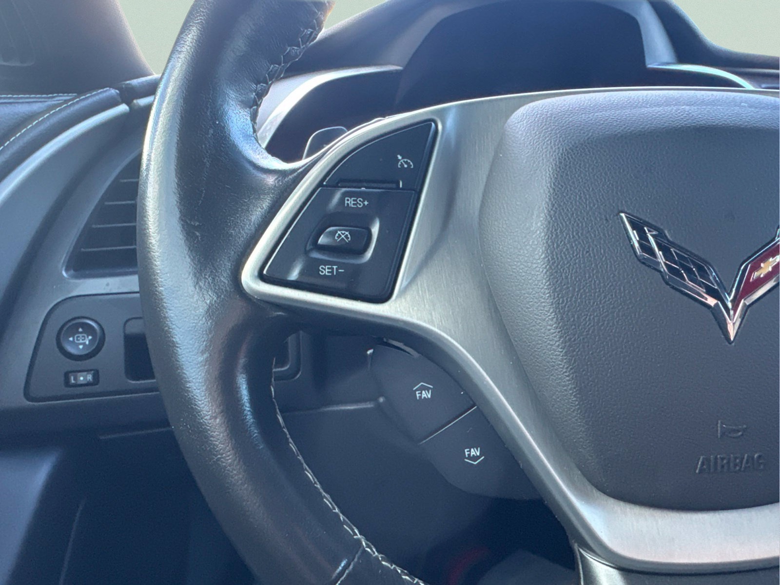 Used 2019 Chevrolet Corvette Stingray Coupe w/ 1LT RWD image 34