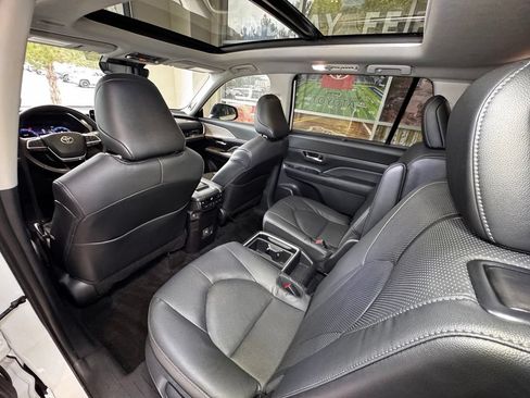 Used 2025 Toyota Grand Highlander AWD image 42