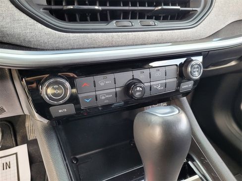 Used 2024 Jeep Compass Latitude image 19