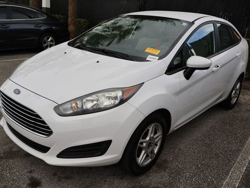 Used 2018 Ford Fiesta SE image 2