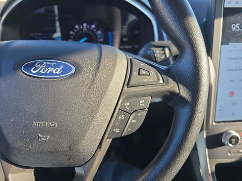 Used 2021 Ford Edge SE image 25