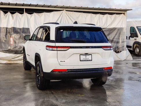 New 2025 Jeep Grand Cherokee Altitude image 7