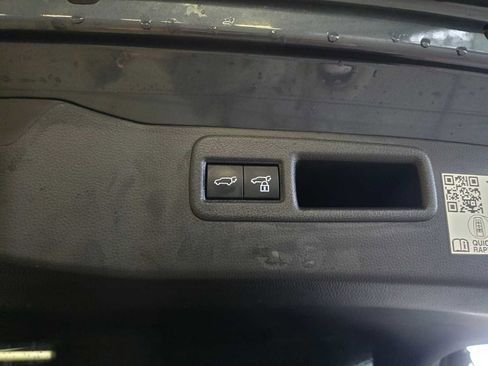 Used 2024 Toyota Venza Limited image 19