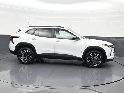 Used 2025 Chevrolet Trax RS FWD image 7