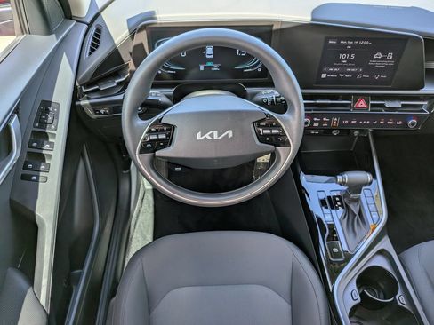 Certified 2025 Kia Niro LX FWD image 15