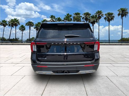 Used 2026 Ford Explorer Active w/ Active Comfort Package RWD image 7