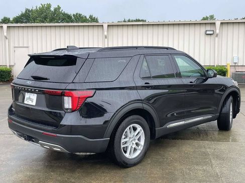 Certified 2025 Ford Explorer Active w/ Active Comfort Package RWD image 3