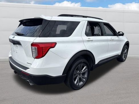 Used 2022 Ford Explorer XLT w/ Equipment Group 202A AWD/4WD image 11