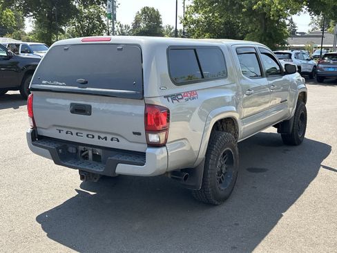 Used 2019 Toyota Tacoma TRD Sport AWD/4WD image 5