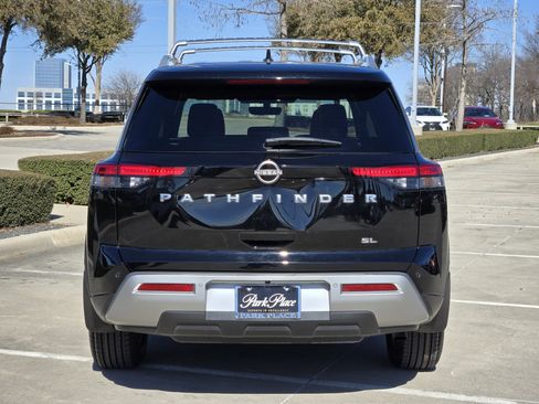 Used 2024 Nissan Pathfinder SL image 5