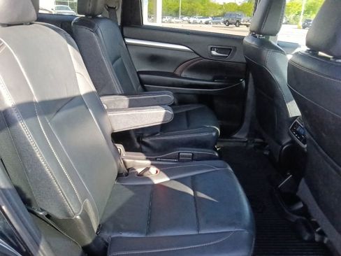 Used 2019 Toyota Highlander XLE AWD/4WD image 33