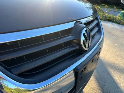 Used 2009 Volkswagen Touareg VR6 image 5