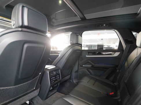 Certified 2026 Porsche Cayenne AWD/4WD image 16