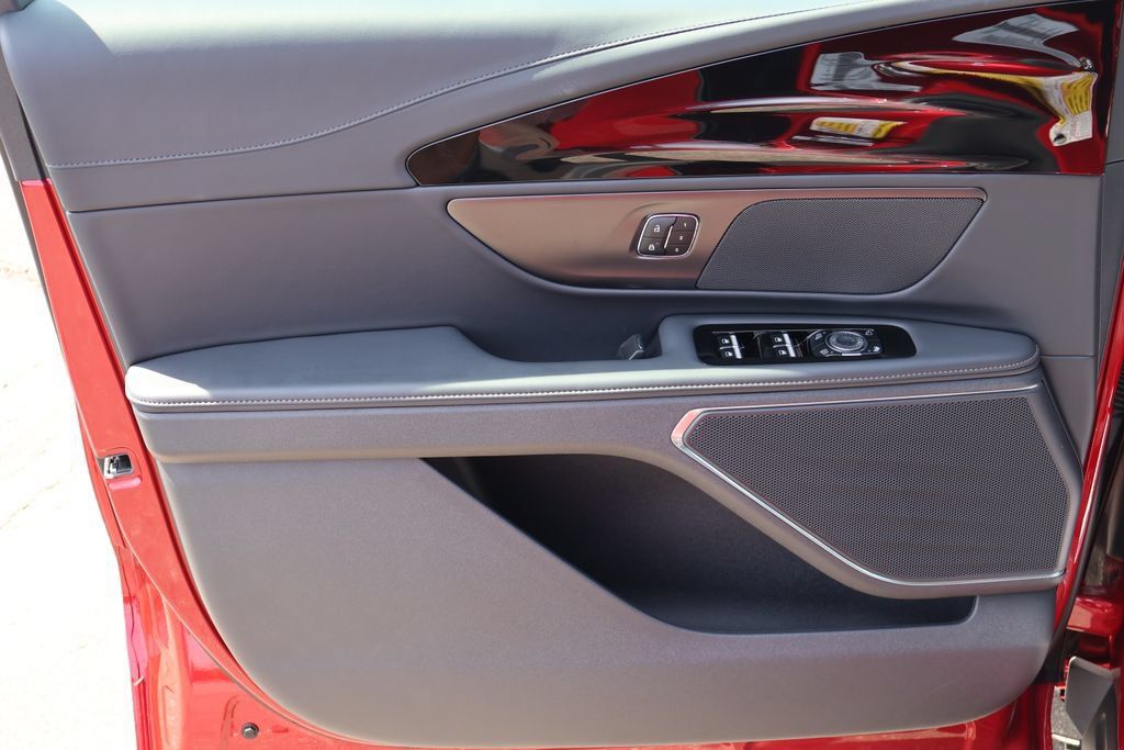 New 2026 Lincoln Nautilus Premier AWD/4WD image 14