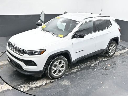 Used 2024 Jeep Compass Latitude image 59