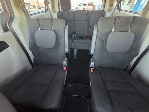 Used 2020 Dodge Grand Caravan SE w/ UConnect Hands-Free Group image 23