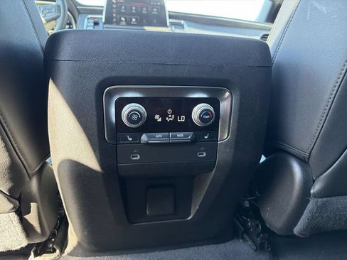 Certified 2024 GMC Yukon SLT w/ SLT Premium Package AWD/4WD image 21