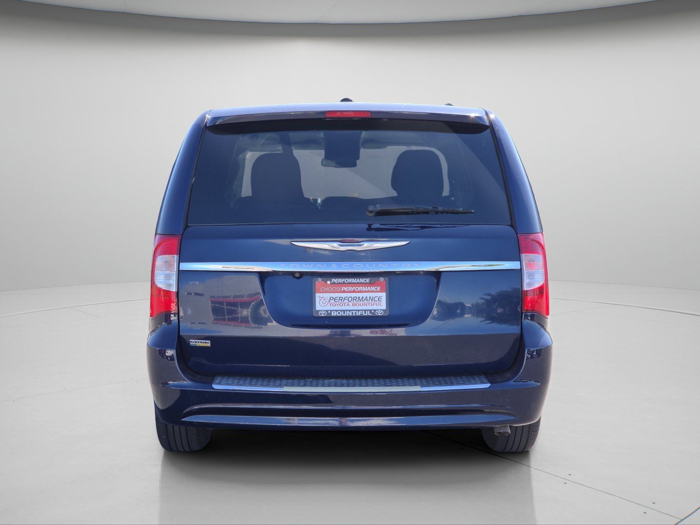 Used 2015 Chrysler Town & Country Touring FWD image 21