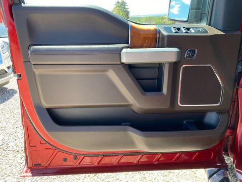 Used 2018 Ford F150 King Ranch w/ Equipment Group 601A Luxury AWD/4WD image 13