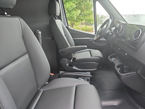 New 2025 Mercedes-Benz Sprinter 2500 image 10