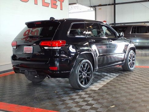 Used 2021 Jeep Grand Cherokee Laredo X image 8