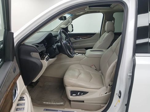 Used 2019 Cadillac Escalade Luxury image 12