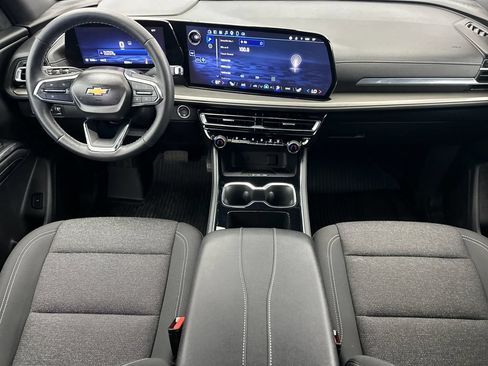 Used 2025 Chevrolet Traverse LT w/ Driver Confidence Package AWD/4WD image 12
