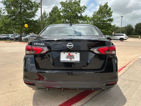 Used 2025 Nissan Versa SV FWD image 7