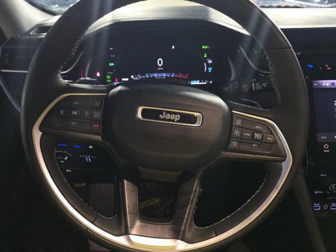 Used 2024 Jeep Grand Cherokee Limited 4xe w/ Luxury Tech Group II image 8