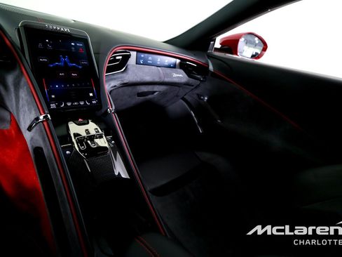 Used 2022 Ferrari Roma RWD image 15