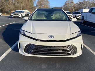 Used 2025 Toyota Camry XLE video 2