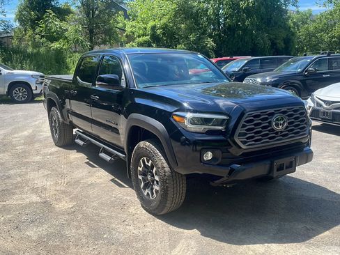 Used 2023 Toyota Tacoma TRD Off-Road w/ TRD Premium Off Road Package AWD/4WD image 12