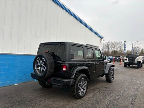 Used 2024 Jeep Wrangler Unlimited w/ Convenience Group image 6