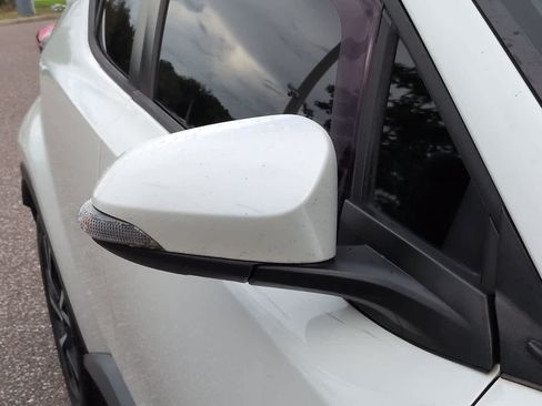 Used 2021 Toyota C-HR XLE FWD image 12