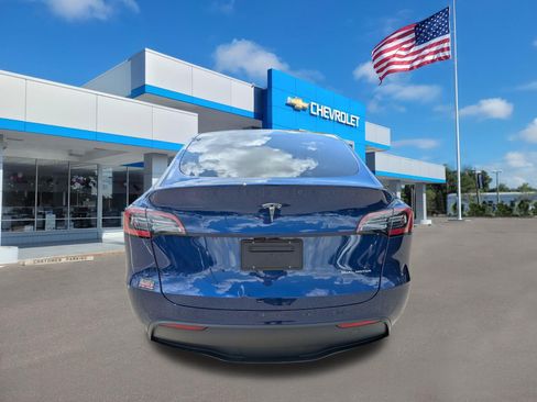 Used 2024 Tesla Model Y Long Range AWD/4WD image 4