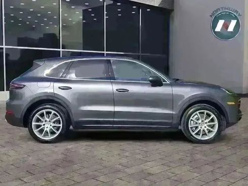 Used 2022 Porsche Cayenne Platinum Edition image 6