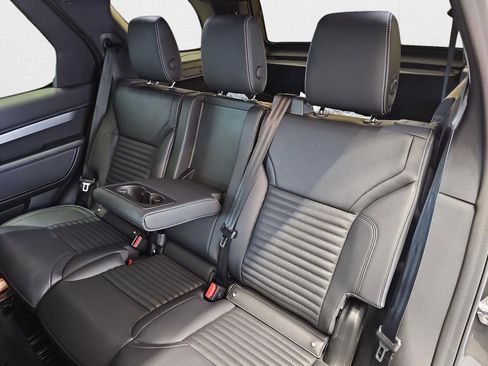 New 2025 Land Rover Discovery Dynamic SE AWD/4WD image 16